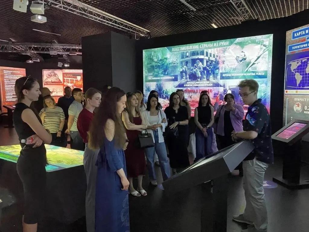 Прокуратура Саратовской области для слушателей межрегионального центра профессионального обучения прокурорских работников и федеральных государственных гражданских служащих организовала экскурсию в исторический парк «Россия – моя история»