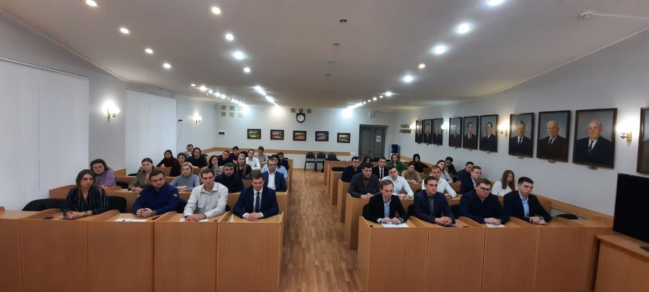 В Саратовском межрегиональном центре профессионального обучения прокурорских работников и федеральных государственных гражданских служащих состоялось открытие курсов повышения квалификации.