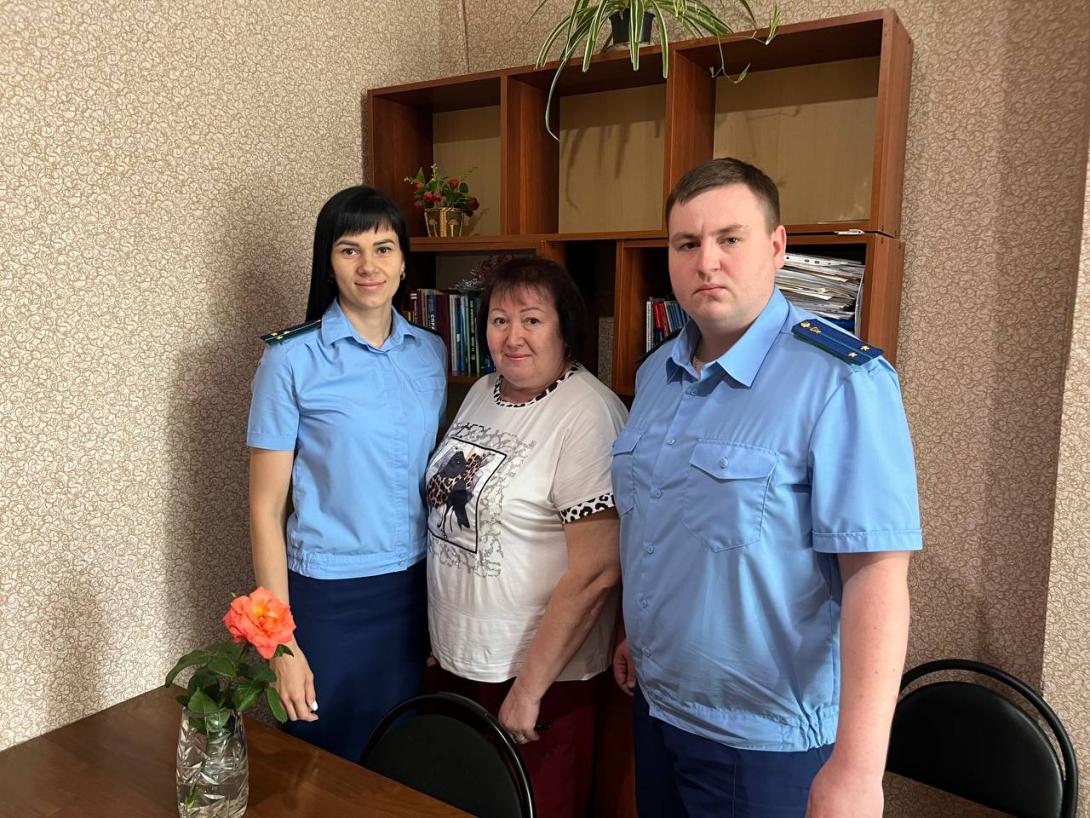 В прокуратуре г. Энгельс состоялась встреча молодых работников с ветераном органов прокуратуры. 